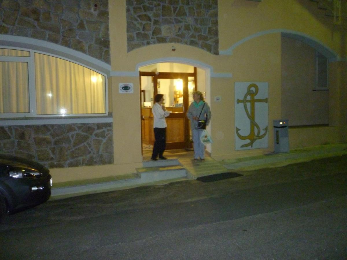 Hotel L'Ancora Santa Teresa Gallura Exterior foto