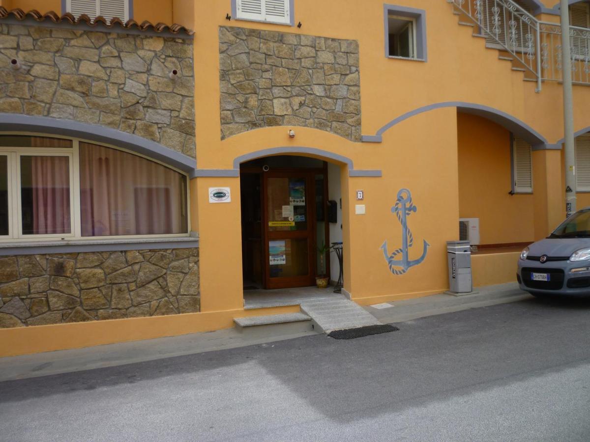 Hotel L'Ancora Santa Teresa Gallura Exterior foto